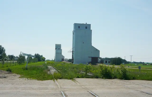 The grain elevators from the railway crossing
